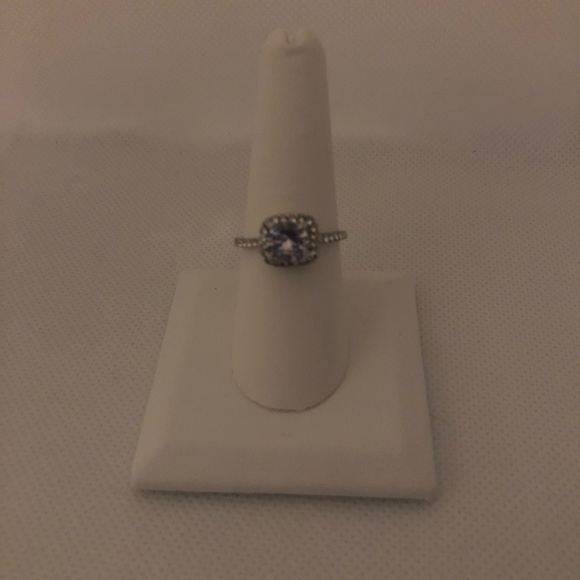 Sterling Silver Ring Size 8. - Picture 4 of 4